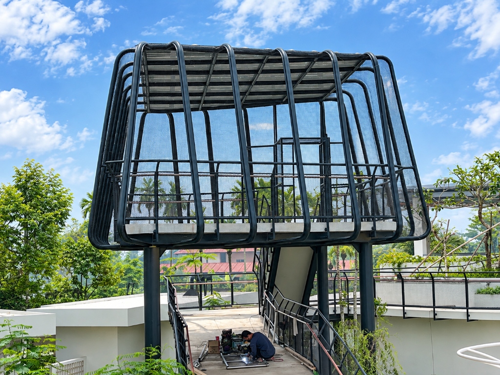 Proyek Qubu Resort 2026 - Struktur Gazebo & Viewing Deck Konstruksi Besi Hitam